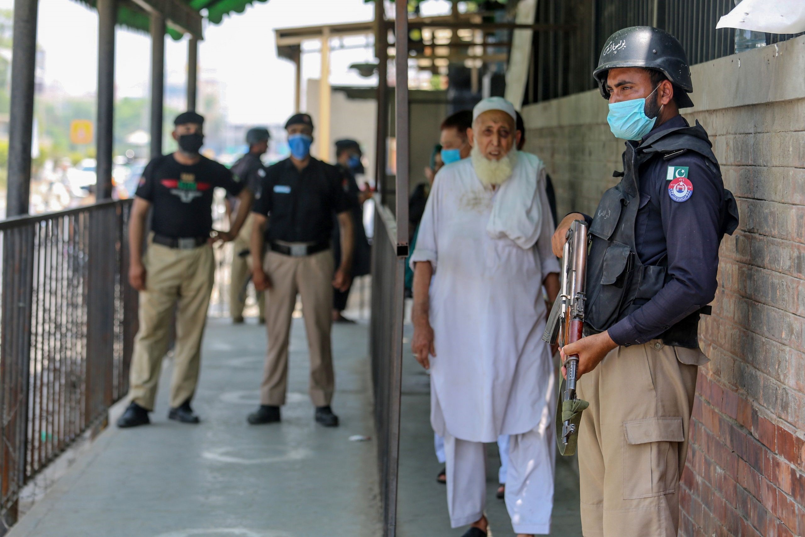 მწვალებლობაში ბრალდებული პაკისტანელი სასამართლო დარბაზში ცეცხლსასროლი იარაღით მოკლეს