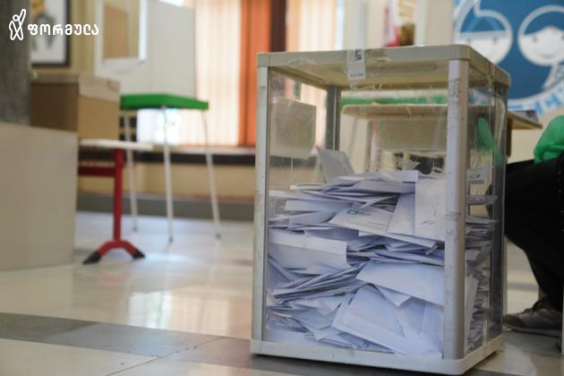 IRI: 52% ვადამდელი საპარლამენტო არჩევნების ჩატარებას მხარს სრულად ან ნაწილობრივ ემხრობა
