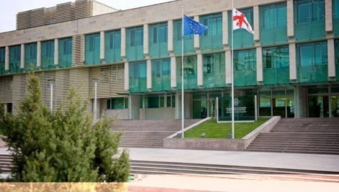 ბათუმის მერიის სამშენებლო ზედამხედველობის თანამშრომელი დააკავეს ქრთამის საქმეზე