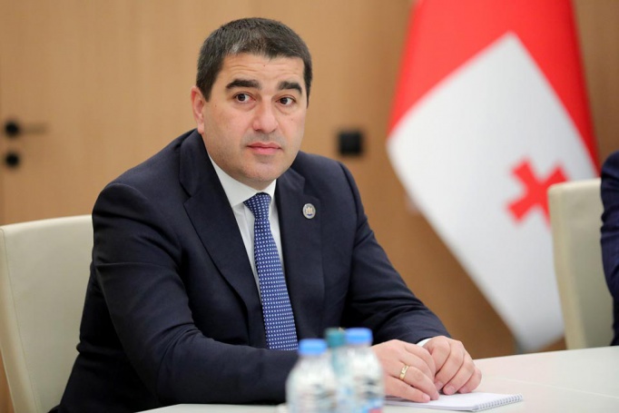 პაპუაშვილის თქმით, პოლიტიკური განცხადებებით მართლმსაჯულებას ვერ აუვლიან